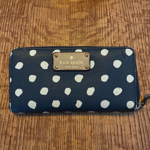 Kate Spade Wallet - Picture 1 of 10